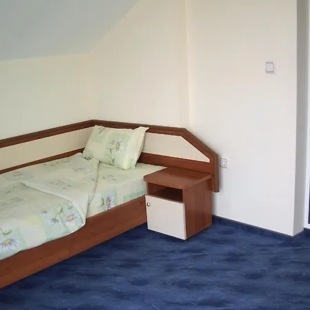 מלון Vanessa Family רבדה