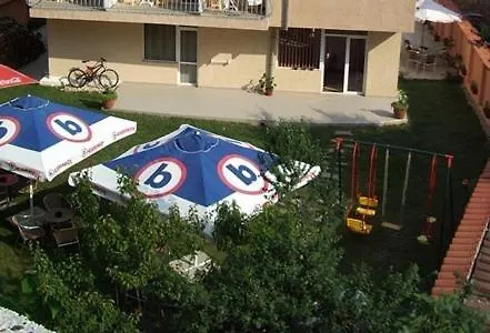 Vanessa Family מלון *